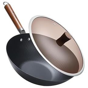 新品　鋳鉄/生鉄/中華鍋 麻製ハンドル 木製蓋付き Amazon | 鉄鍋 中華鍋 窒化加工高純度鉄炒め鍋 28cm木製蓋付き